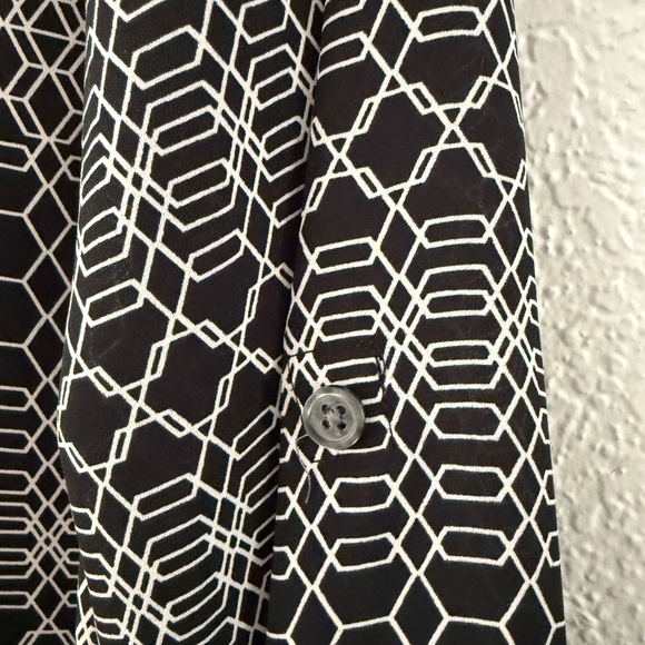 Banana Republic Women’s Black & cream Pattern Button up Blouse Small - Picture 8 of 13